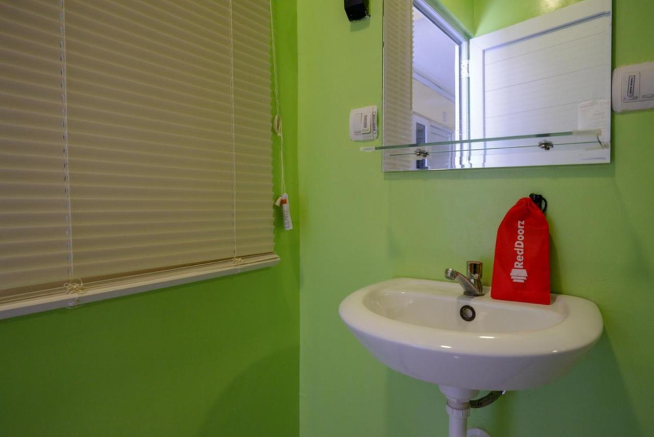 Reddoorz @ Jalan Gatot Subroto Semarang Hotel Екстериор снимка