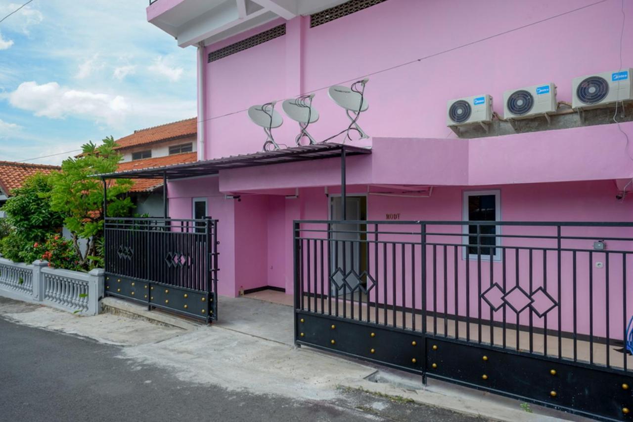 Reddoorz @ Jalan Gatot Subroto Semarang Hotel Екстериор снимка
